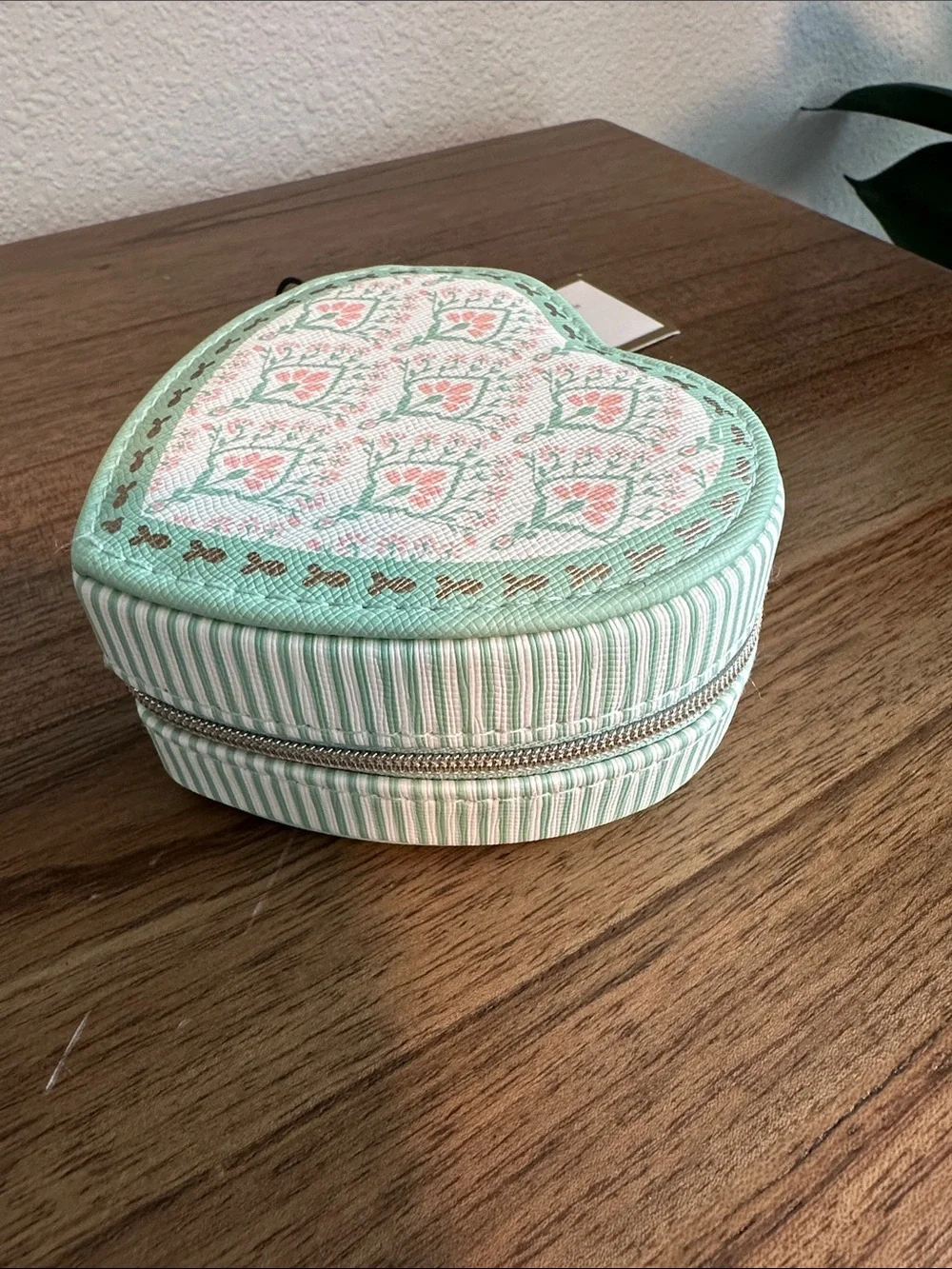 NWT - Cupcakes & Cashmere Mint and Pink Heart Jewelry Case